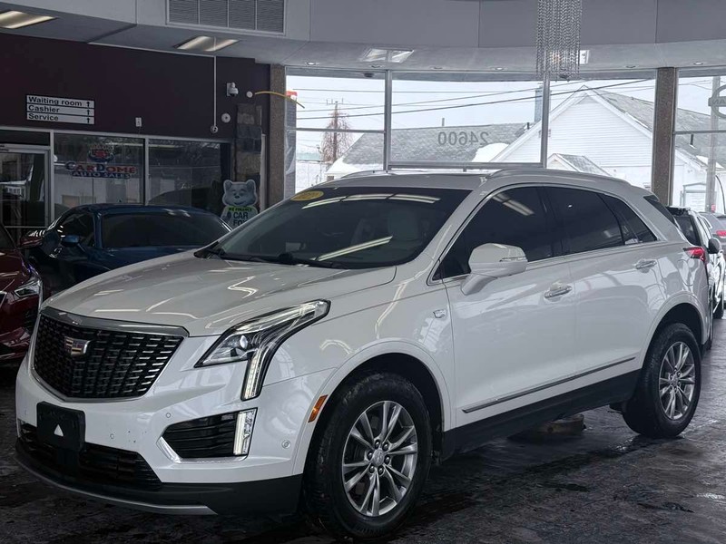 Cadillac XT5 Vehicle Full-screen Gallery Image 02