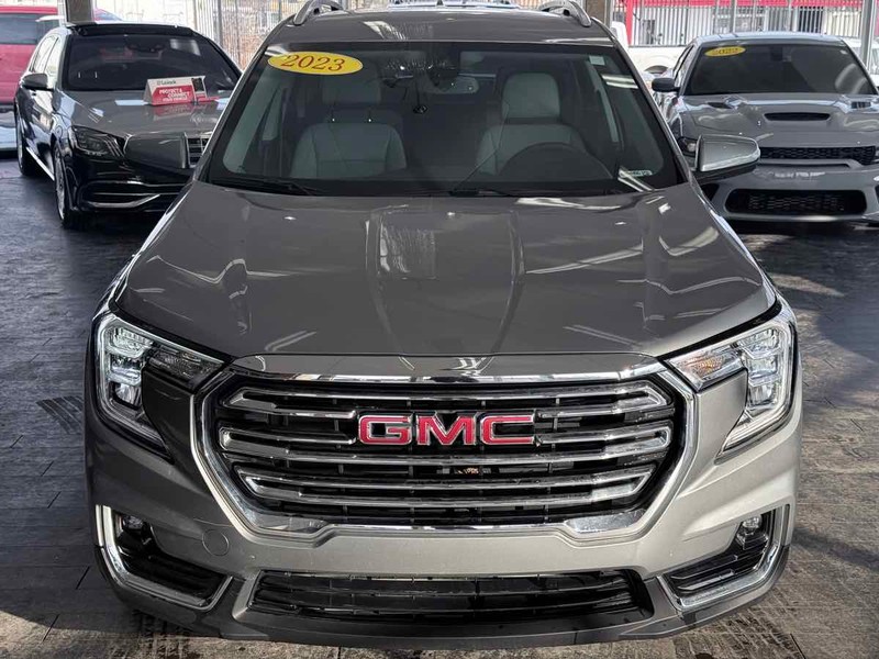 GMC Terrain Vehicle Full-screen Gallery Image 03