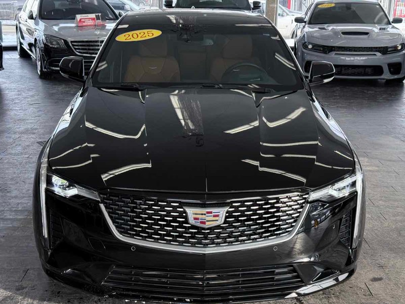 Cadillac CT4 Vehicle Full-screen Gallery Image 03