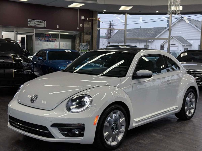 Volkswagen Beetle Vehicle Full-screen Gallery Image 02