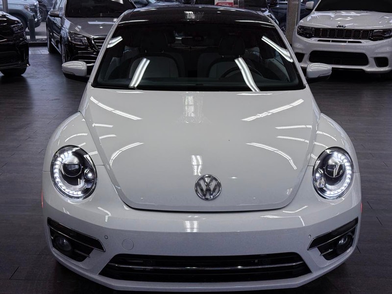 Volkswagen Beetle Vehicle Full-screen Gallery Image 03