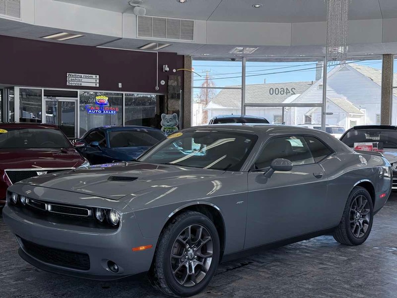 Dodge Challenger Vehicle Full-screen Gallery Image 02