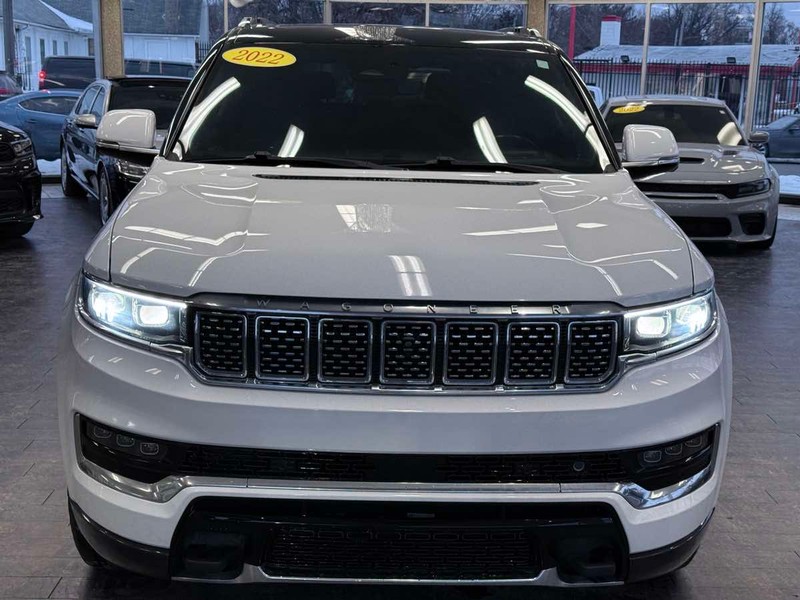 Jeep Grand Wagoneer Vehicle Full-screen Gallery Image 03