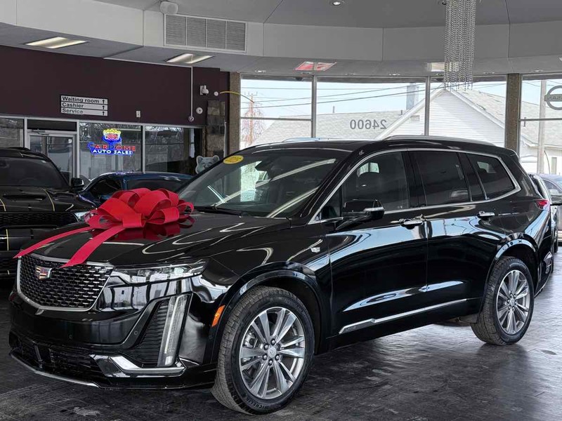 Cadillac XT6 Vehicle Full-screen Gallery Image 02