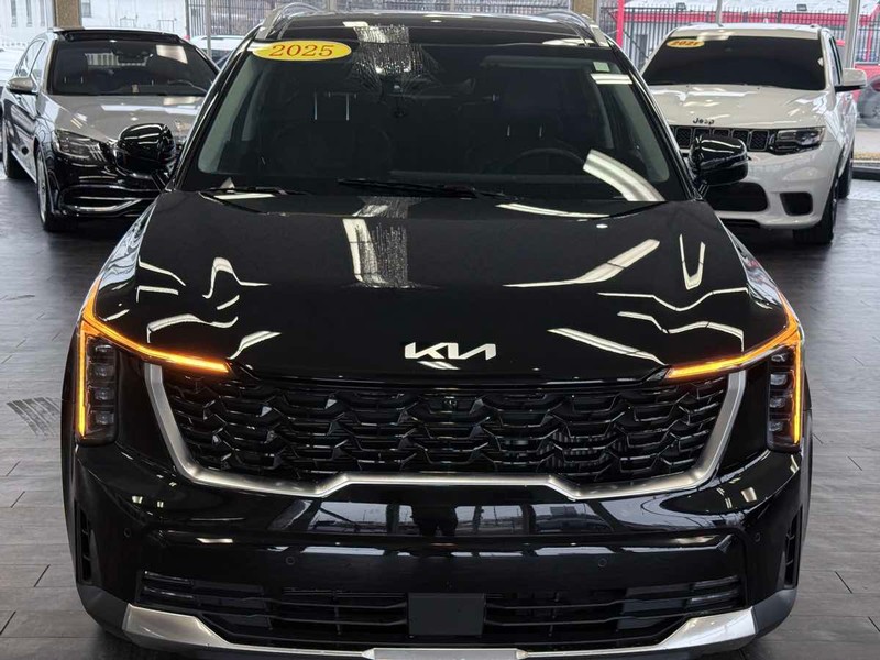 Kia Sorento Vehicle Full-screen Gallery Image 03