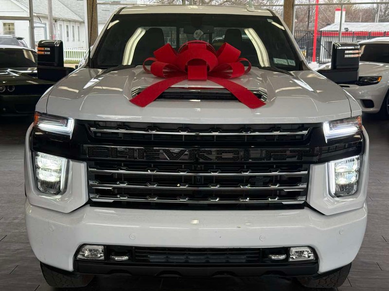 Chevrolet Silverado 2500HD Vehicle Full-screen Gallery Image 03