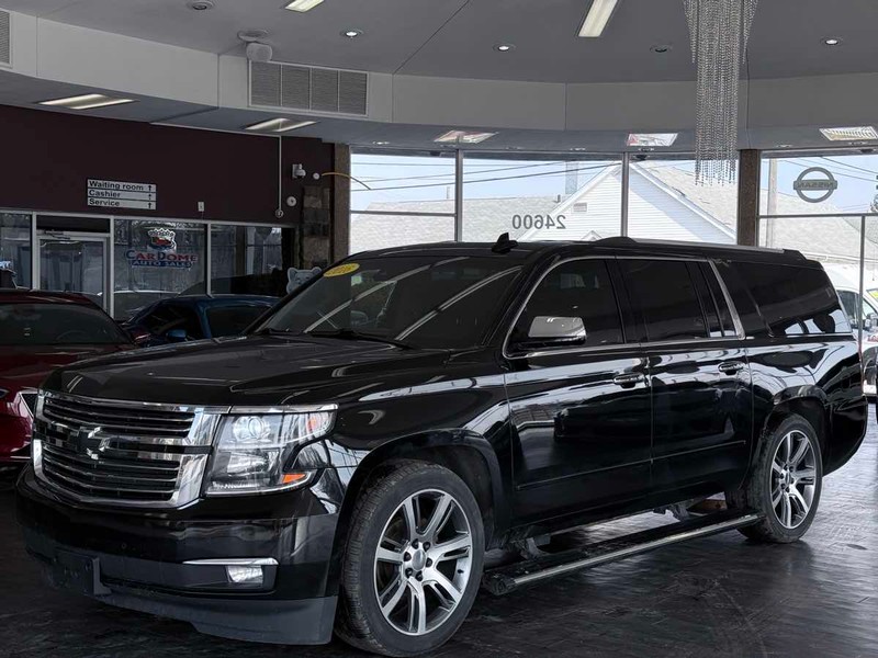 Chevrolet Suburban Vehicle Full-screen Gallery Image 02