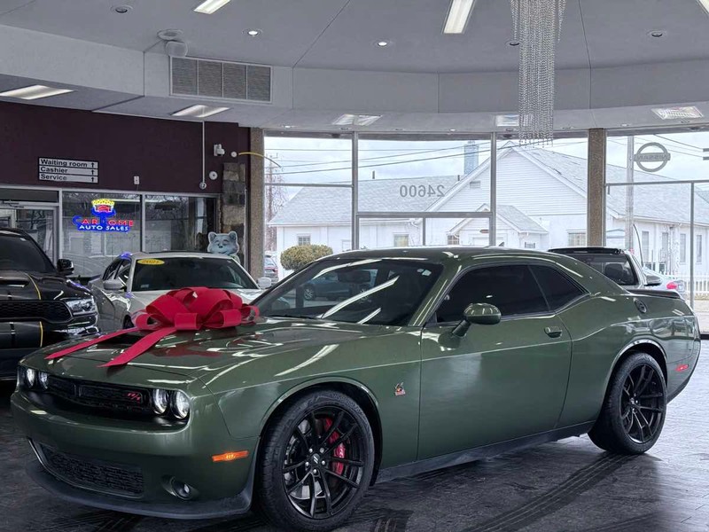 Dodge Challenger Vehicle Full-screen Gallery Image 02