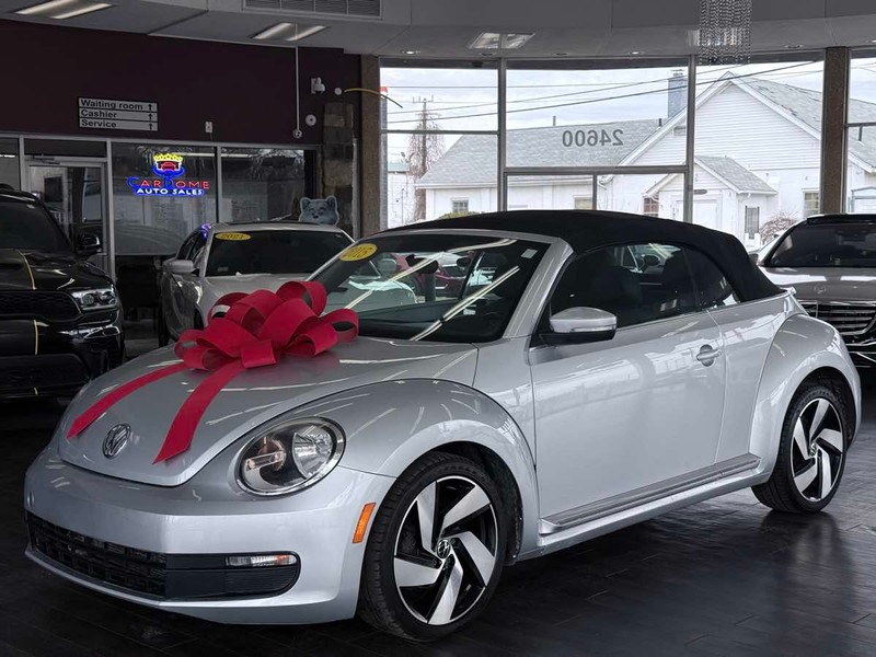 Volkswagen Beetle Convertible Vehicle Full-screen Gallery Image 02
