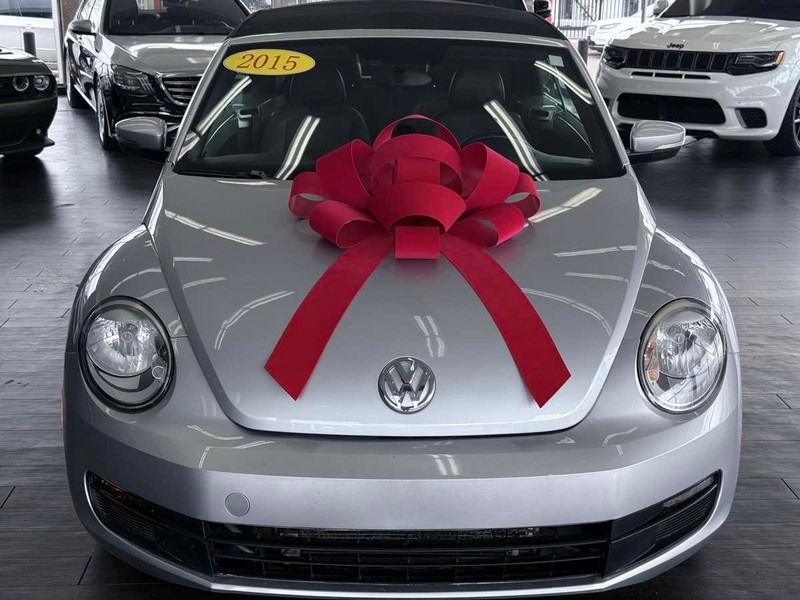 Volkswagen Beetle Convertible Vehicle Full-screen Gallery Image 03