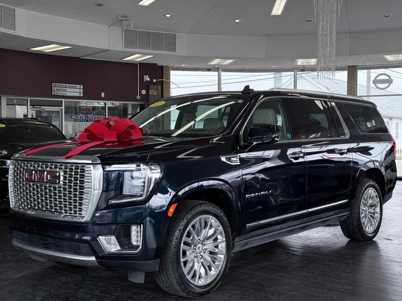 GMC Yukon XL Vehicle Full-screen Gallery Image 02