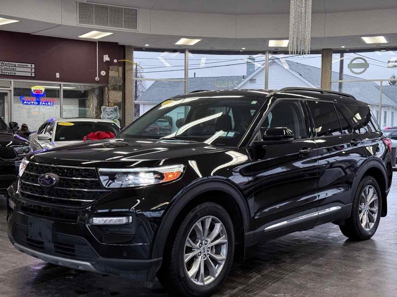 Ford Explorer Vehicle Full-screen Gallery Image 02