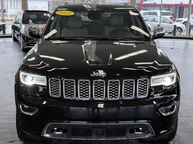 Jeep Grand Cherokee Vehicle Full-screen Gallery Image 03