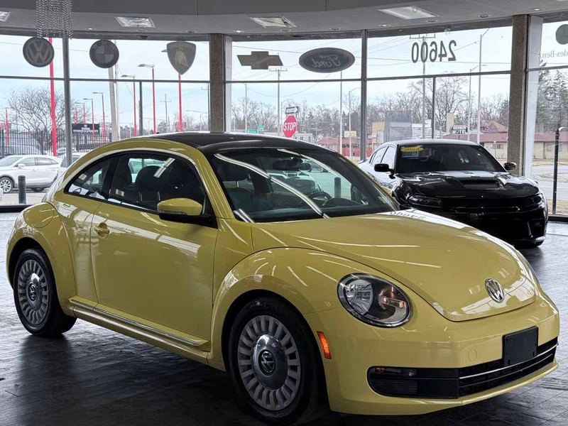 Volkswagen Beetle Coupe Vehicle Full-screen Gallery Image 01