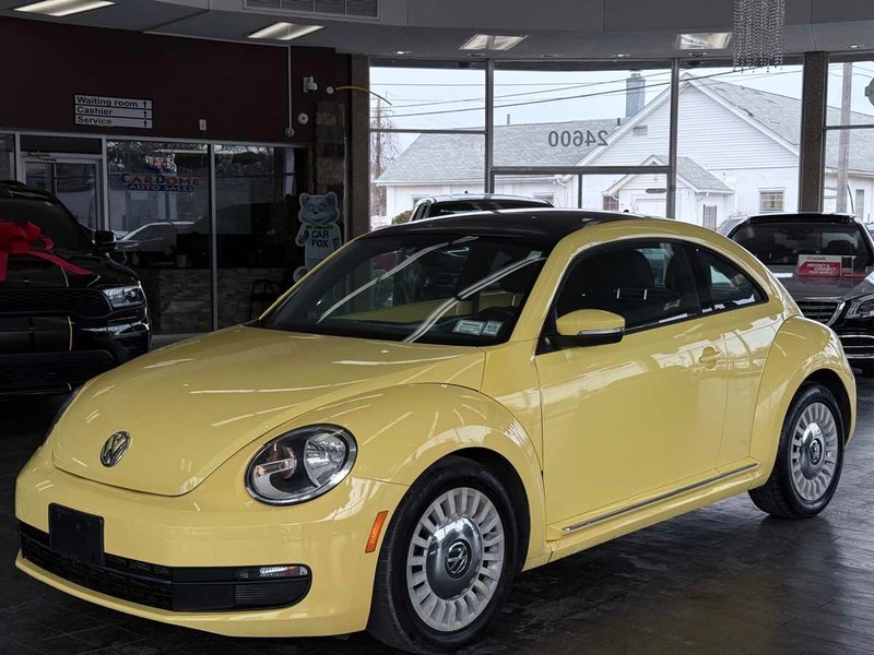 Volkswagen Beetle Coupe Vehicle Full-screen Gallery Image 02