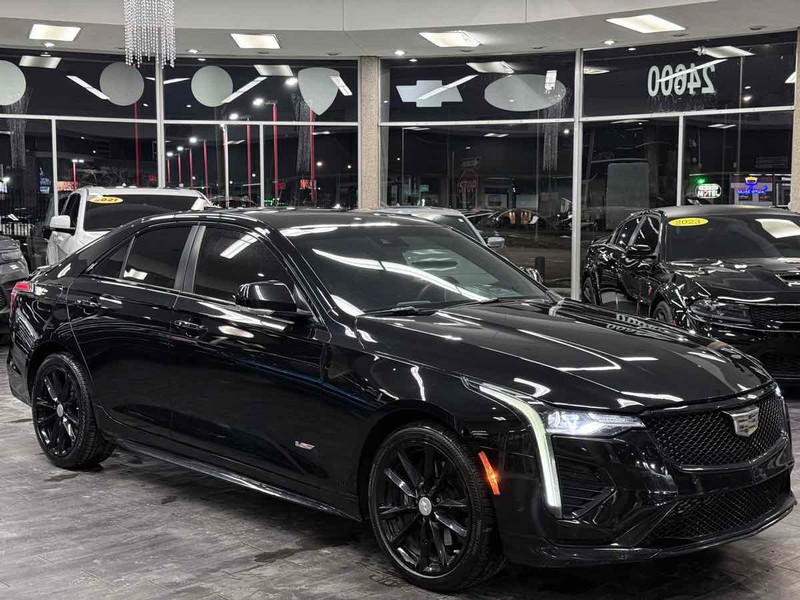 Cadillac CT4-V Vehicle Full-screen Gallery Image 01