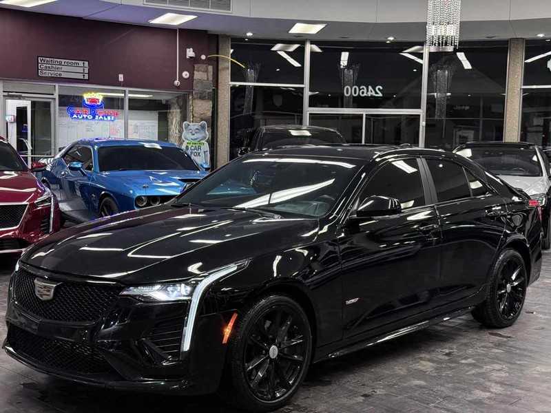 Cadillac CT4-V Vehicle Full-screen Gallery Image 02