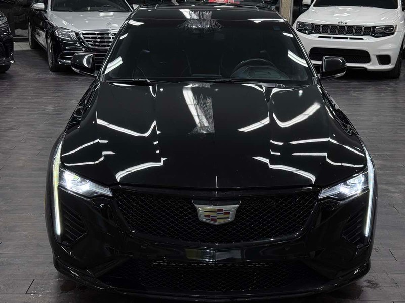 Cadillac CT4-V Vehicle Full-screen Gallery Image 03