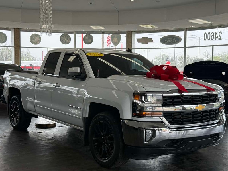 Chevrolet Silverado 1500 Vehicle Full-screen Gallery Image 01