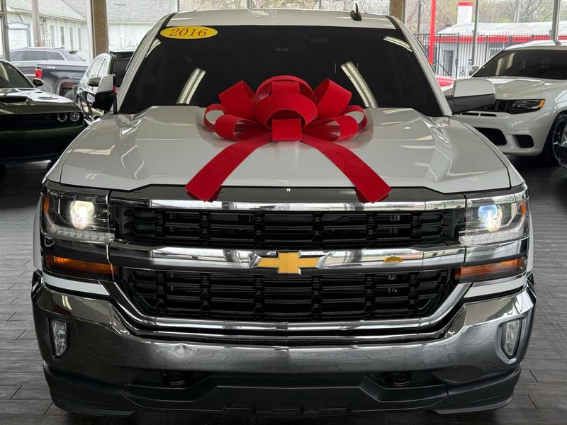 Chevrolet Silverado 1500 Vehicle Full-screen Gallery Image 03