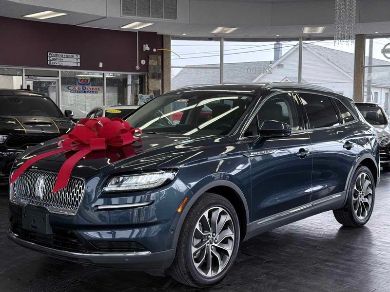 Lincoln Nautilus Vehicle Full-screen Gallery Image 02