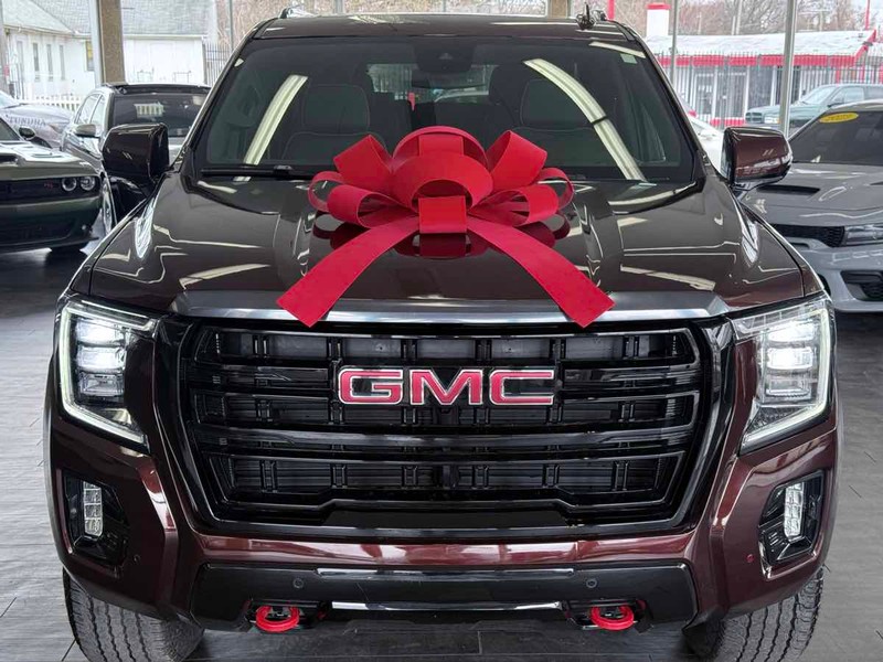 GMC Yukon XL Vehicle Full-screen Gallery Image 03