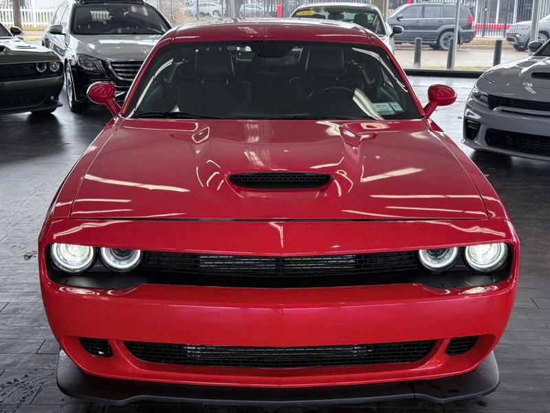 Dodge Challenger Vehicle Full-screen Gallery Image 03