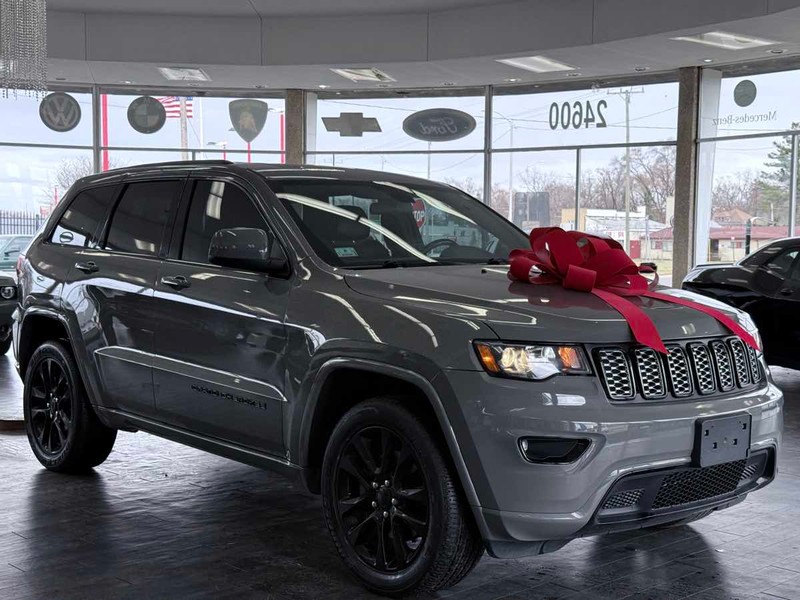 Jeep Grand Cherokee Vehicle Full-screen Gallery Image 02