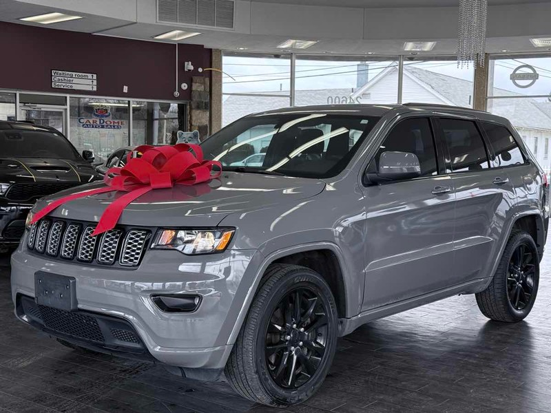 Jeep Grand Cherokee Vehicle Full-screen Gallery Image 03