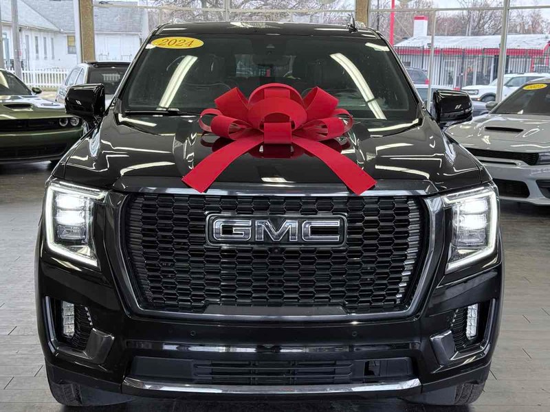 GMC Yukon XL Vehicle Full-screen Gallery Image 03