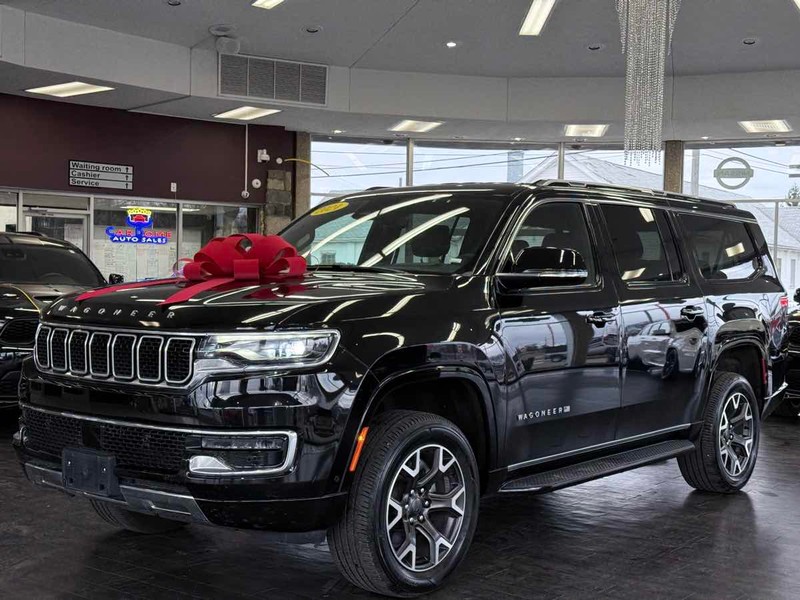 Jeep Wagoneer L Vehicle Full-screen Gallery Image 02