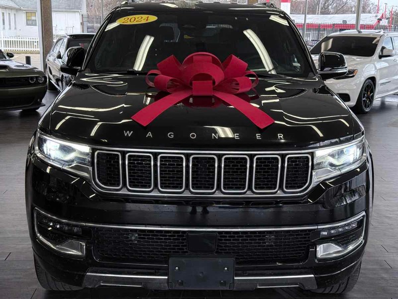 Jeep Wagoneer L Vehicle Full-screen Gallery Image 03