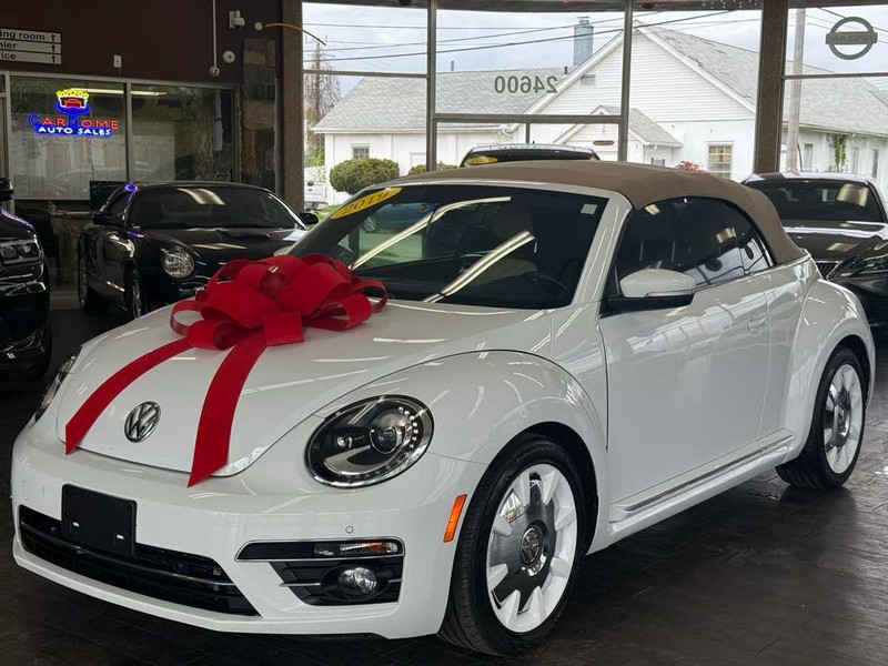 Volkswagen Beetle Convertible Vehicle Full-screen Gallery Image 02
