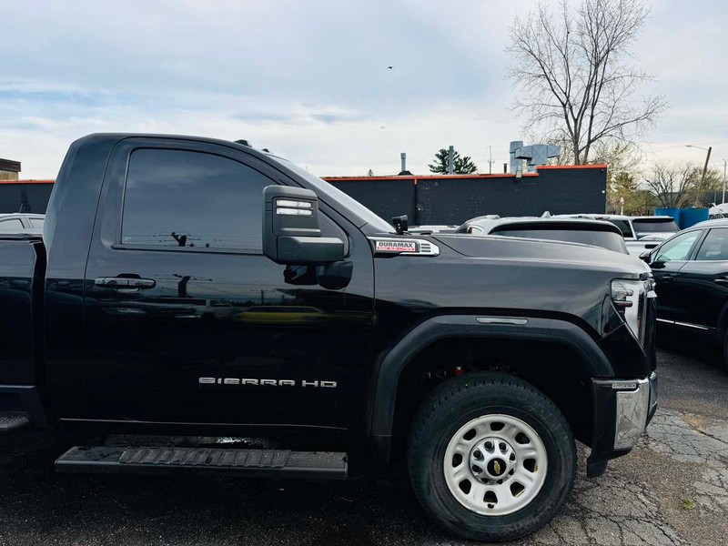 GMC Sierra 2500HD Vehicle Full-screen Gallery Image 03