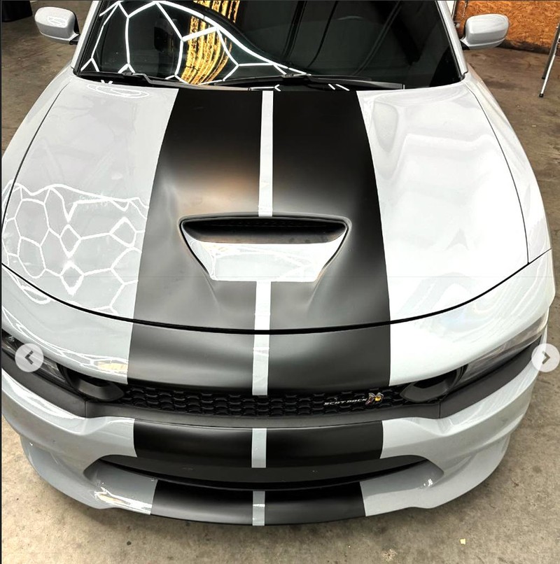 Dodge Charger Vehicle Full-screen Gallery Image 02