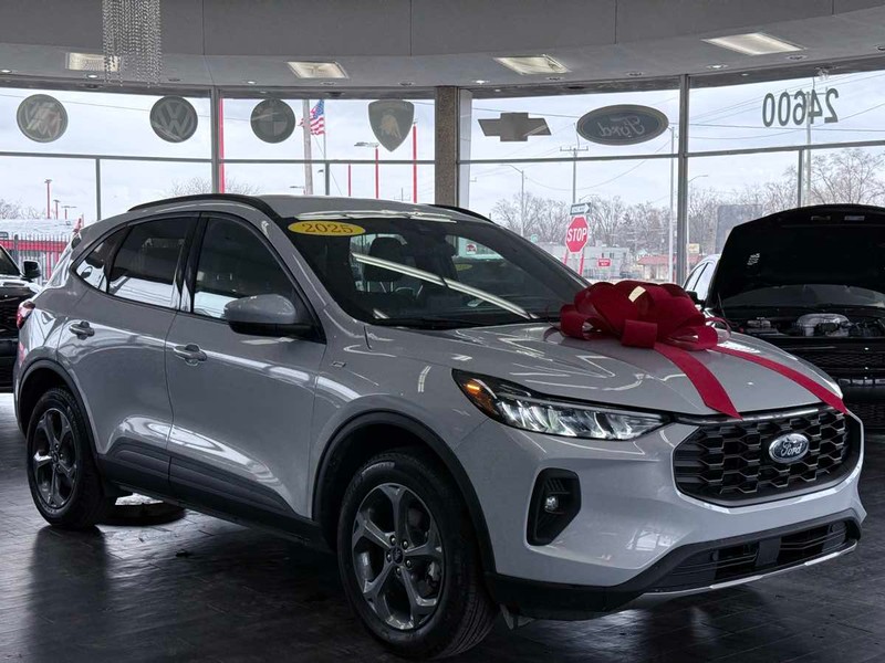 Ford Escape Vehicle Full-screen Gallery Image 01