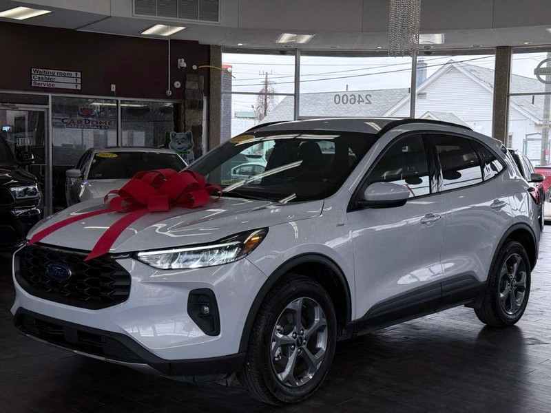 Ford Escape Vehicle Full-screen Gallery Image 02