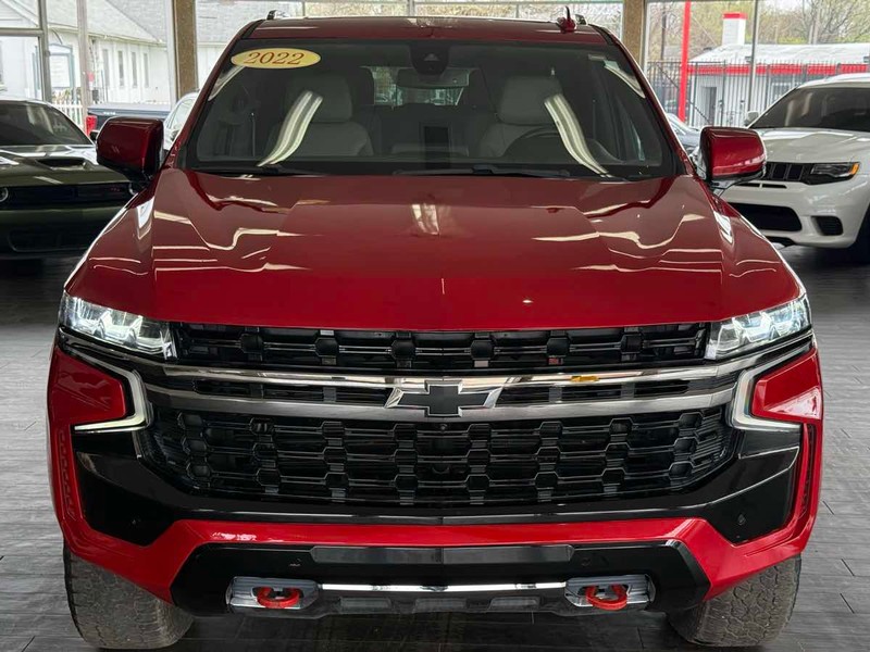 Chevrolet Suburban Vehicle Full-screen Gallery Image 03