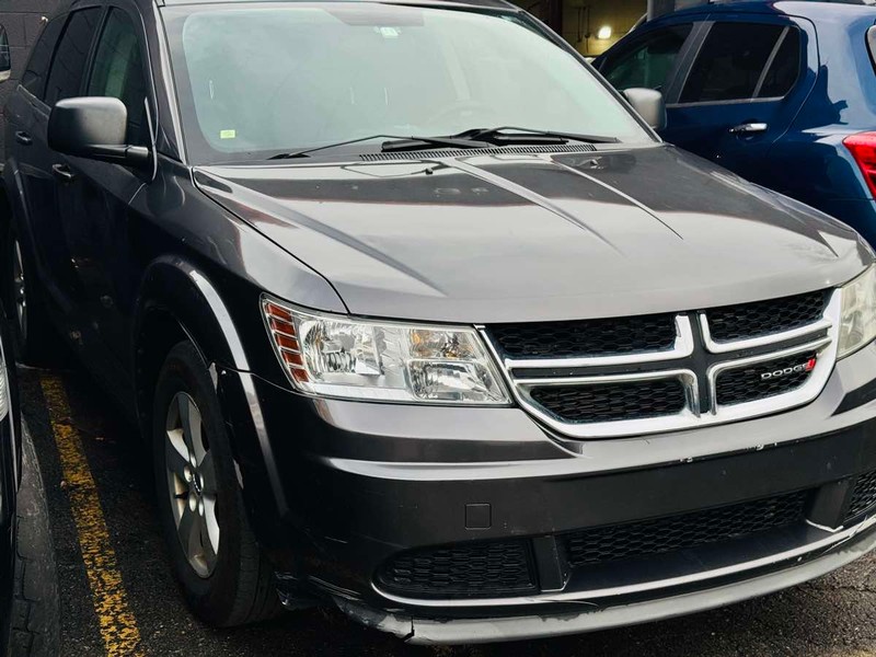 Dodge Journey Vehicle Full-screen Gallery Image 01