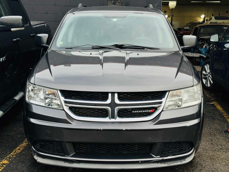 Dodge Journey Vehicle Full-screen Gallery Image 02
