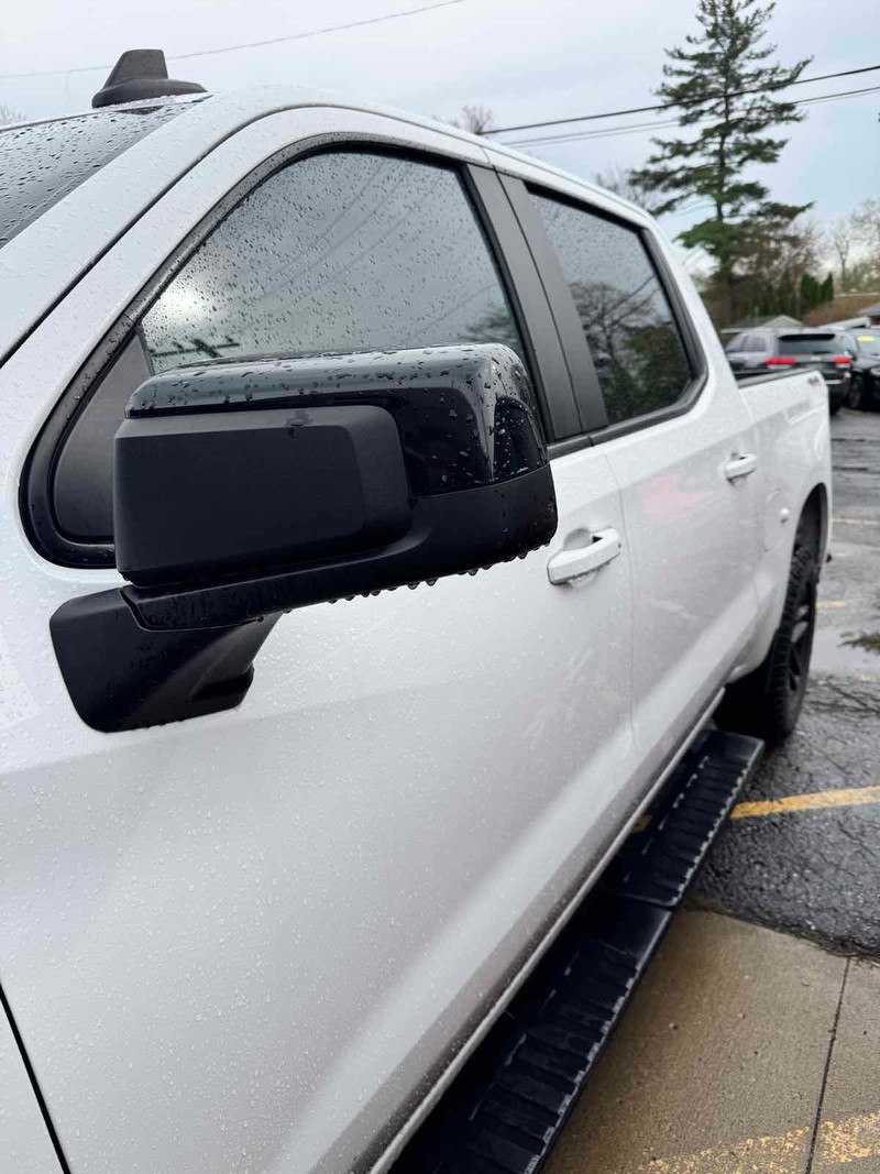 Chevrolet Silverado 1500 Vehicle Full-screen Gallery Image 03