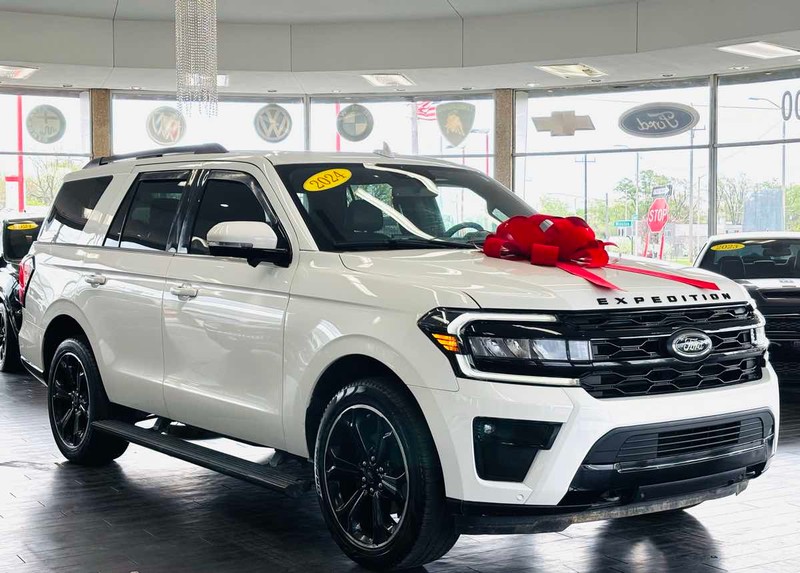 Ford Expedition Vehicle Full-screen Gallery Image 01