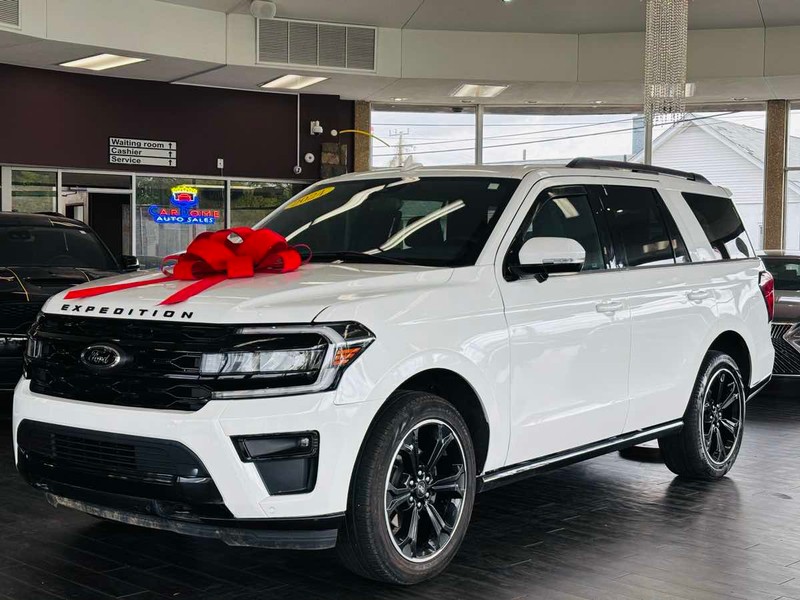 Ford Expedition Vehicle Full-screen Gallery Image 02