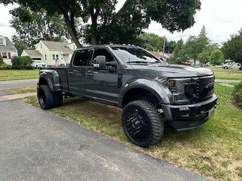 Ford Super Duty F-450 DRW Vehicle Full-screen Gallery Image 02