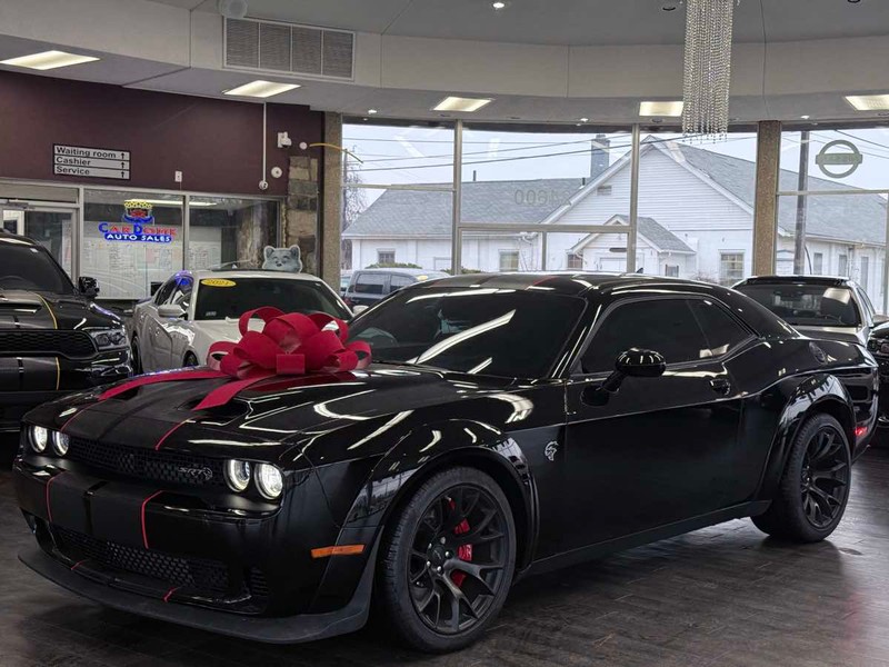 Dodge Challenger Vehicle Full-screen Gallery Image 02