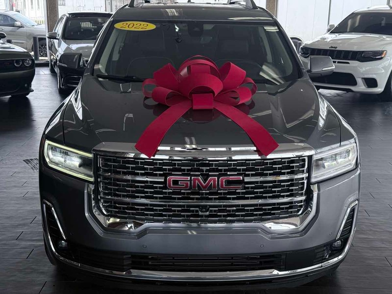 GMC Acadia Vehicle Full-screen Gallery Image 03