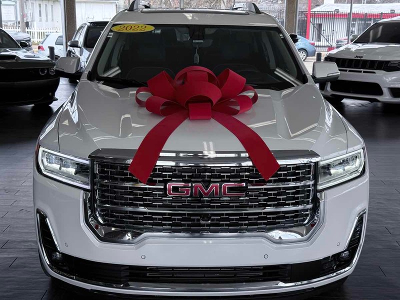 GMC Acadia Vehicle Full-screen Gallery Image 03