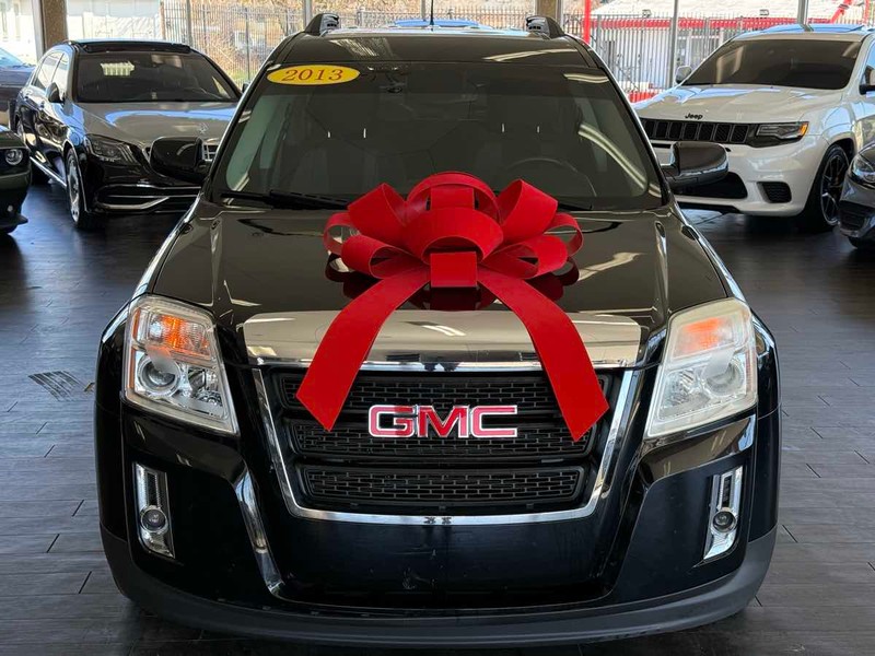 GMC Terrain Vehicle Full-screen Gallery Image 03