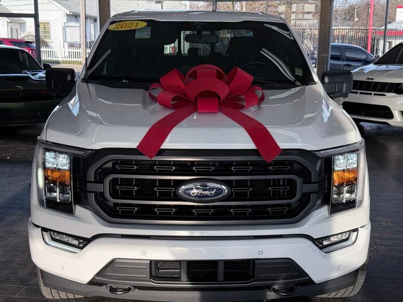 Ford F-150 Vehicle Full-screen Gallery Image 03