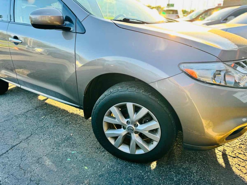 Nissan Murano Vehicle Full-screen Gallery Image 03